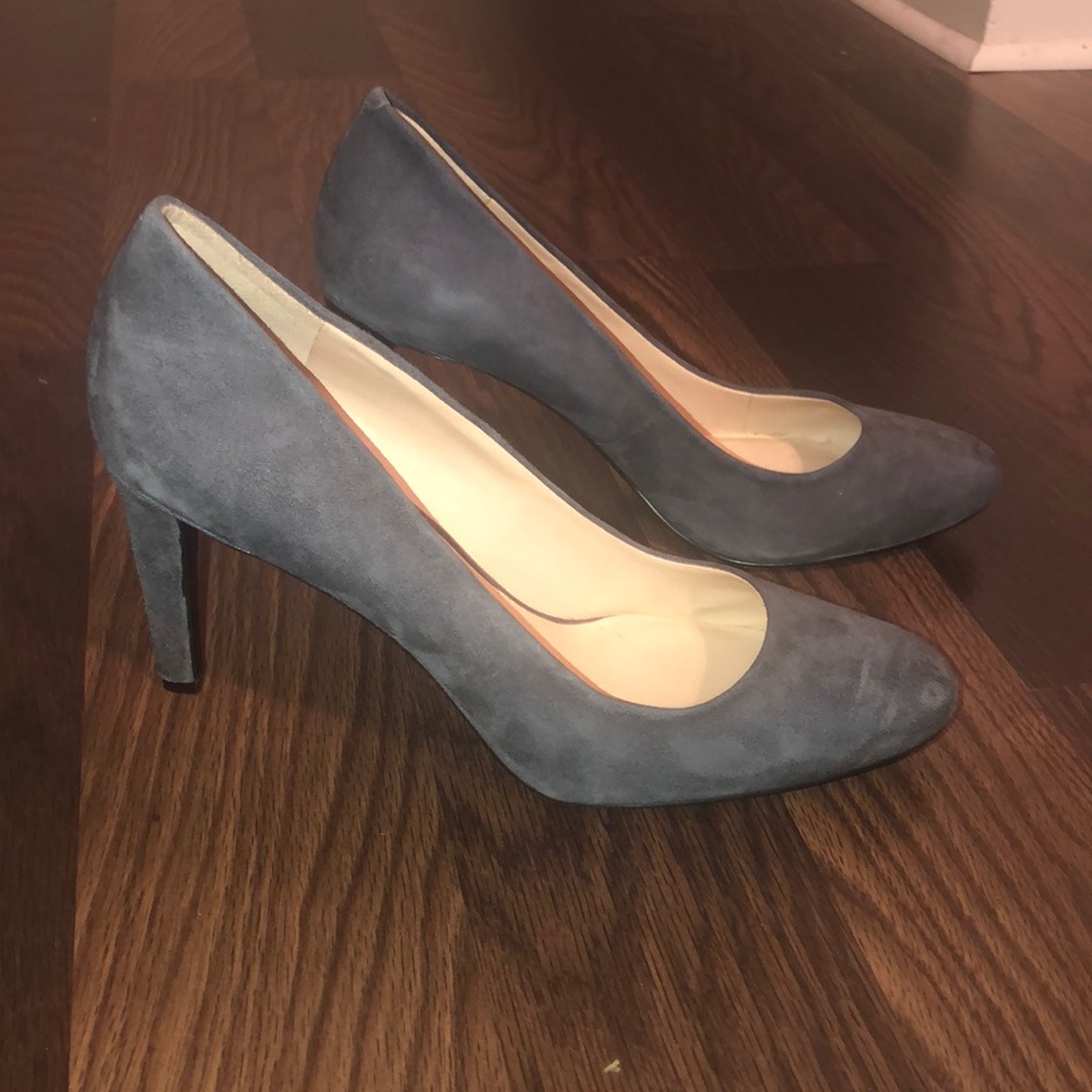 Gray suede no scuffs Nine West pumps.